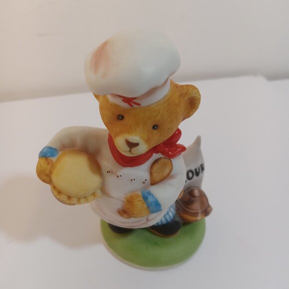 The Franklin Mint Fine Porcelain Bear Chef Pierre White Multi 1986 3.5 x 2 - Picture 1 of 6